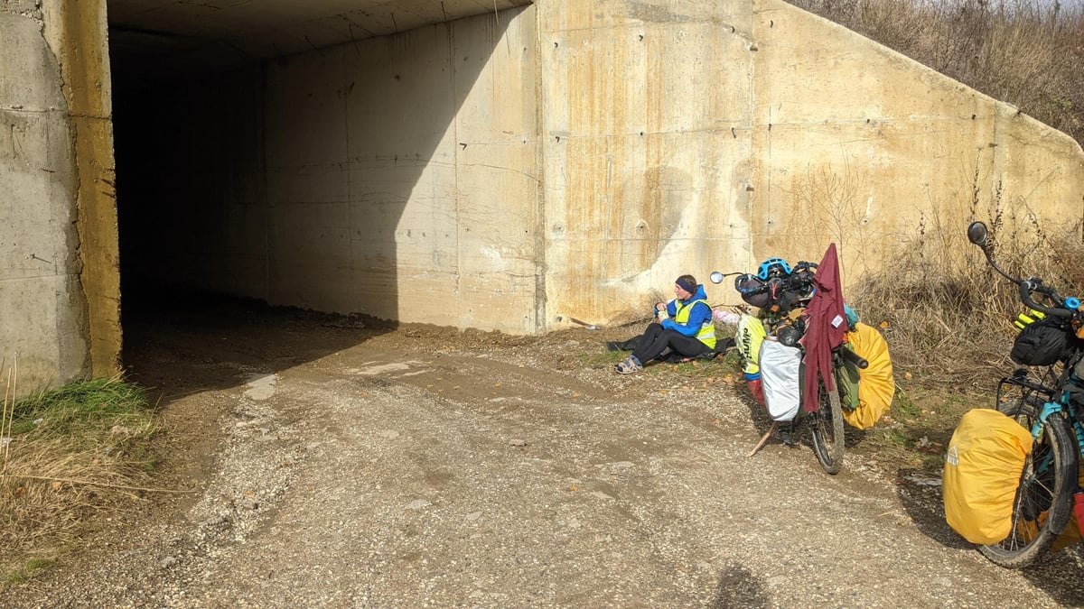 Lunch Sheltered By A Bridge, Türkiye