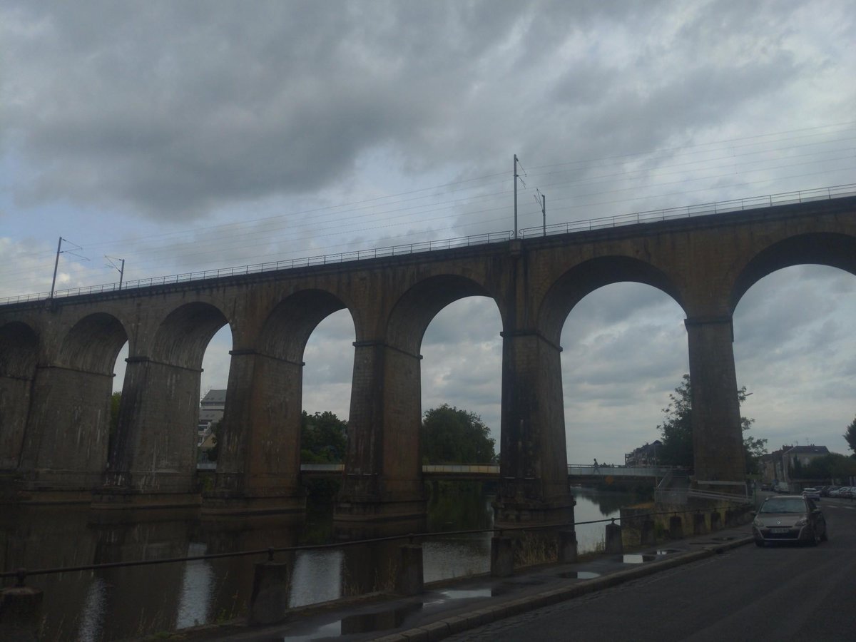 Laval verlassen, Frankreich