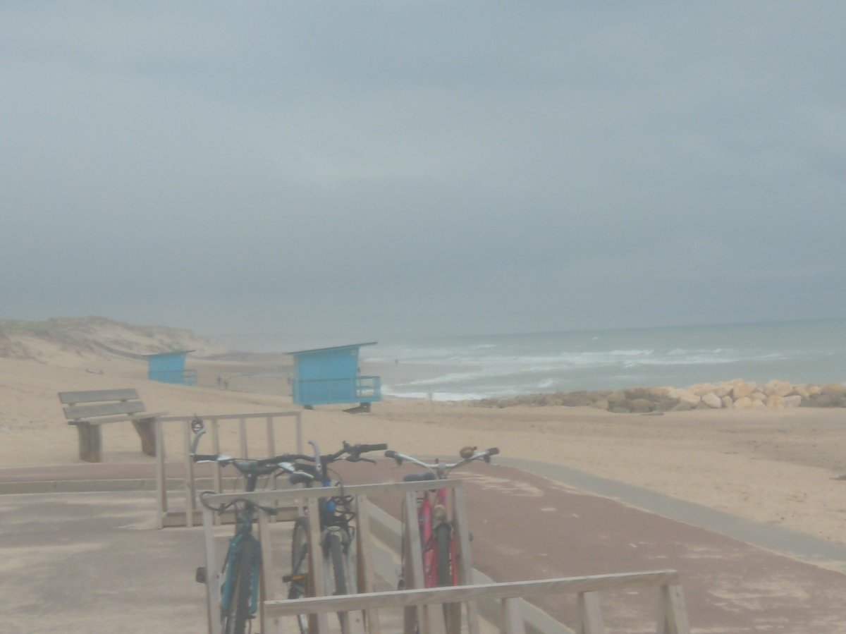 Windy And Cold!!, France