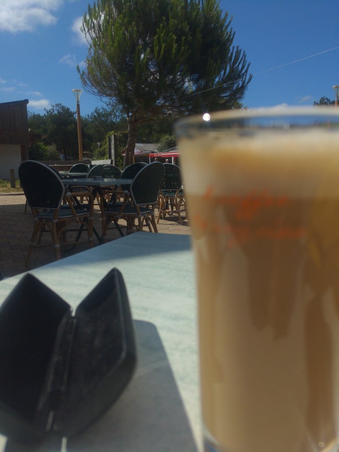 Schwimmen! Kein Foto...also eins mit Kaffee!, Frankreich