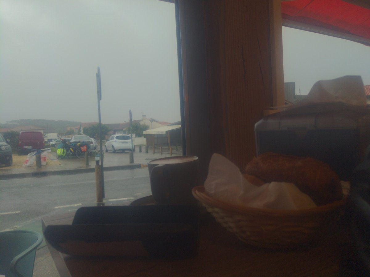 Regenpause! Nicht Pause im Regen!!, Frankreich