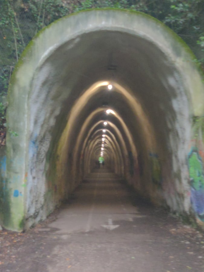 Tunnel?, Spain