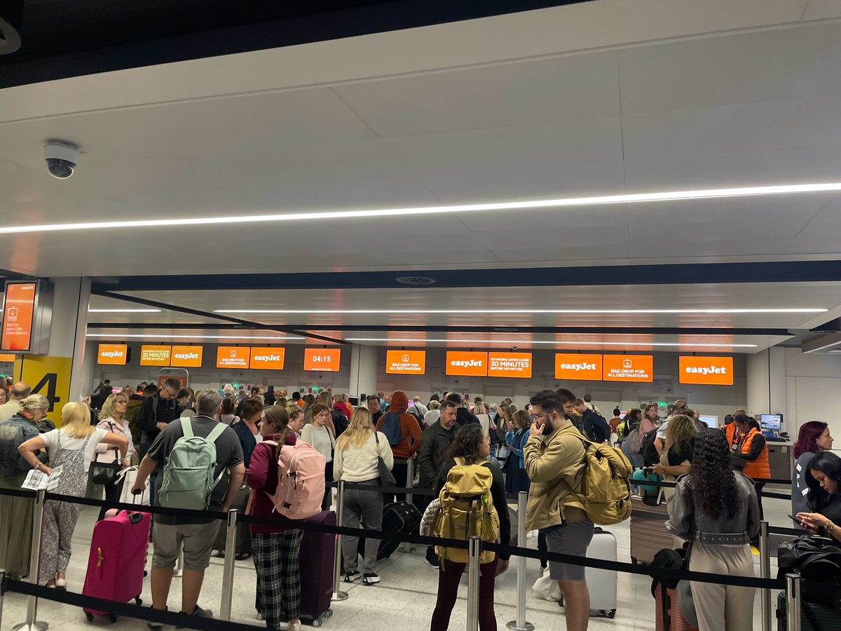 EasyJet Check-in (fun), England