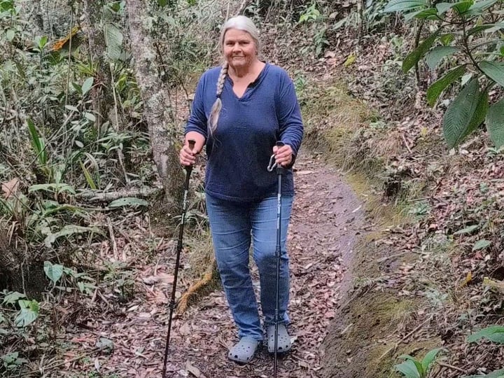 On the road to Abejorral. Claudia left y, Colombia