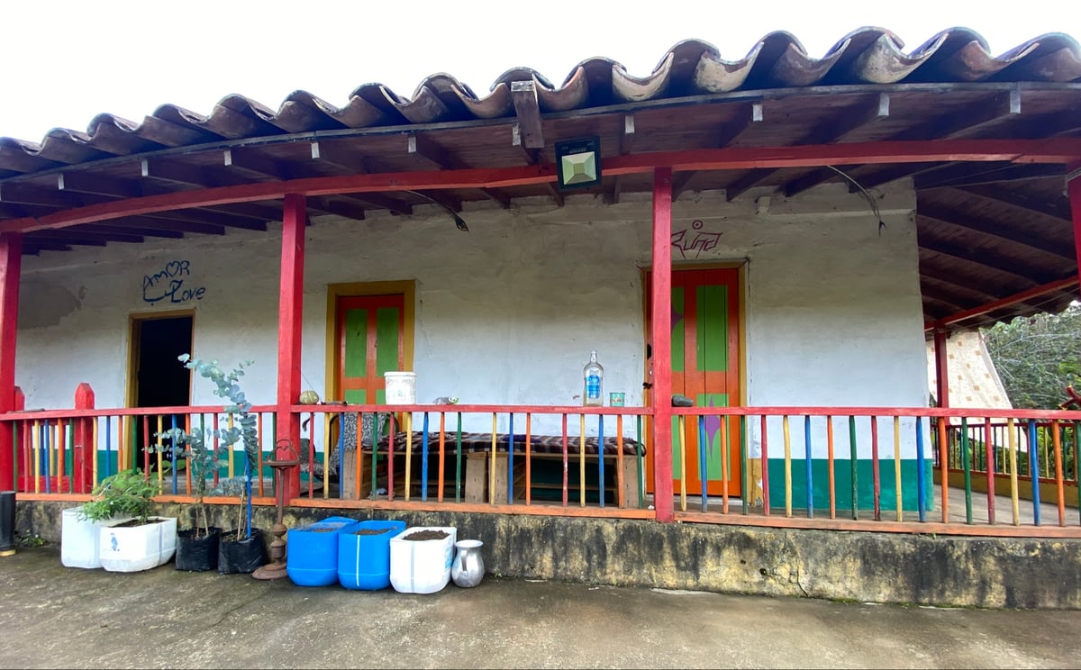 Jericó, Empezando con Josef, mi iraní, Colombia