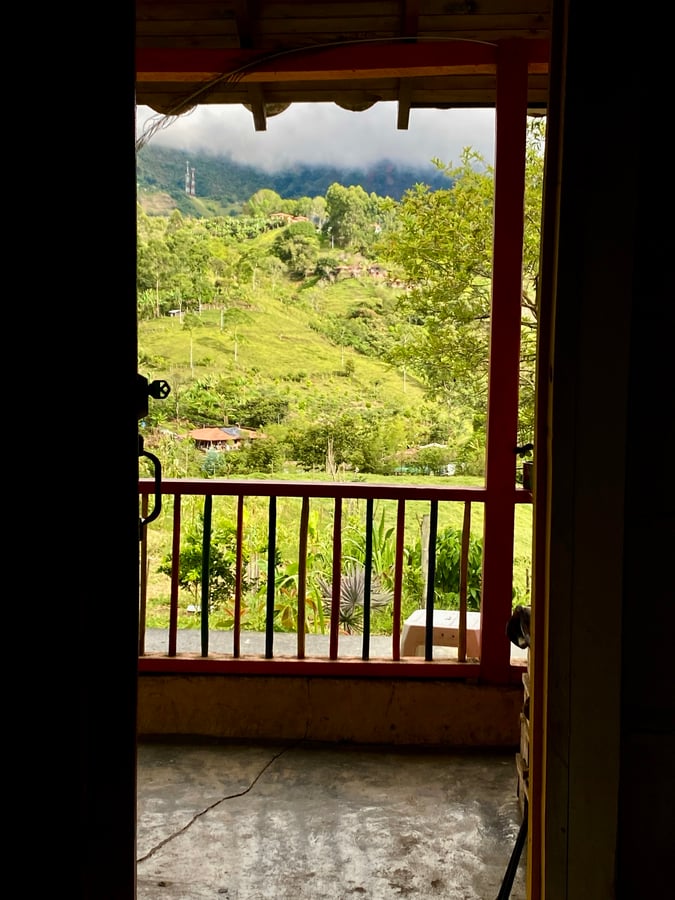 Jericó, Empezando con Josef, mi iraní, Colombia