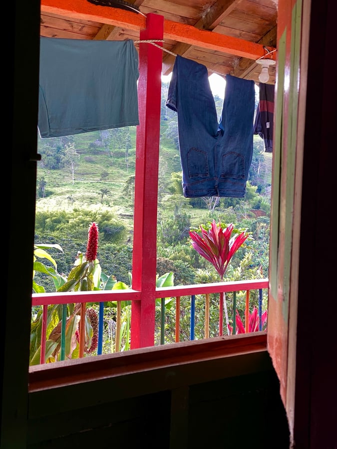 Jericó, Empezando con Josef, mi iraní, Colombia