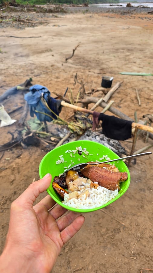 Accampamento sulla riva di un fiume, Bolivia