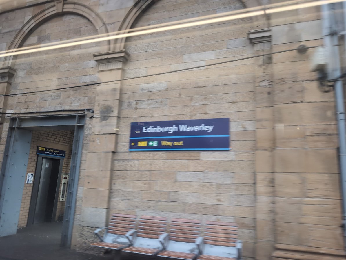Edinburgh! Puh… Auf einem Zug nach Glasgow, Schottland