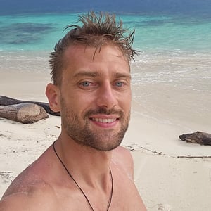 Island Ogob Sibuduo De La Familia Roja by David