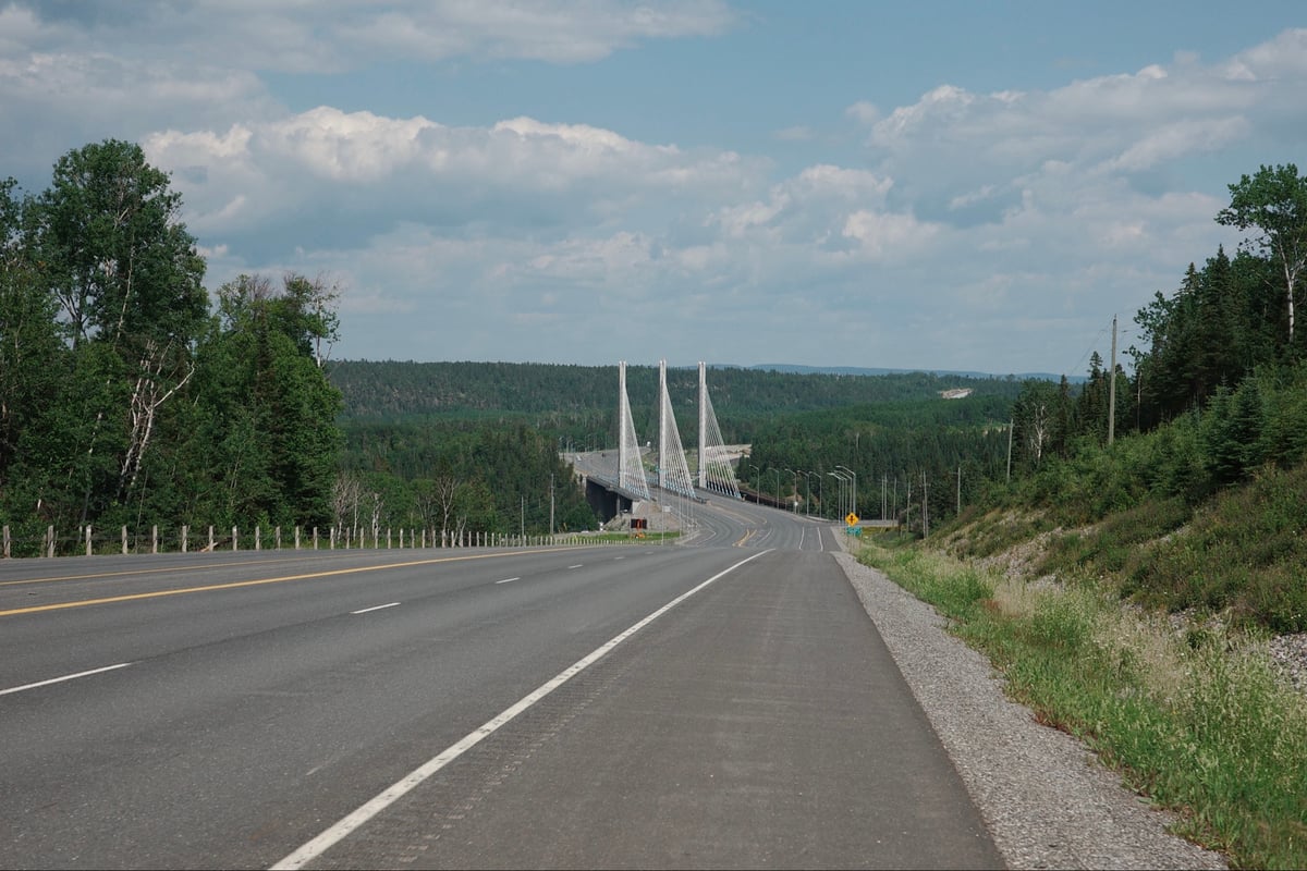 Puente del río Nipigon, Canadá