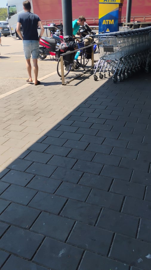 Italian Blokes Improve The Bodge, Croatia