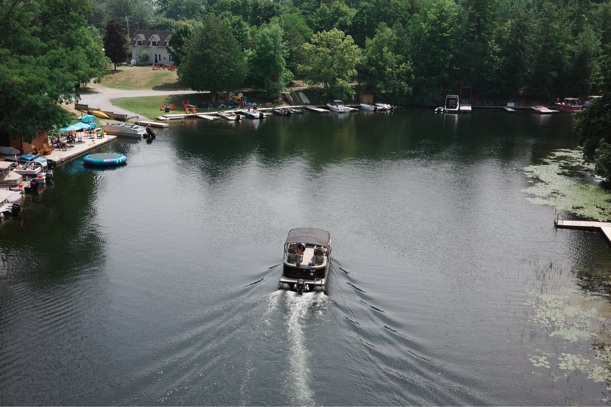Quais sur le lac, Canada