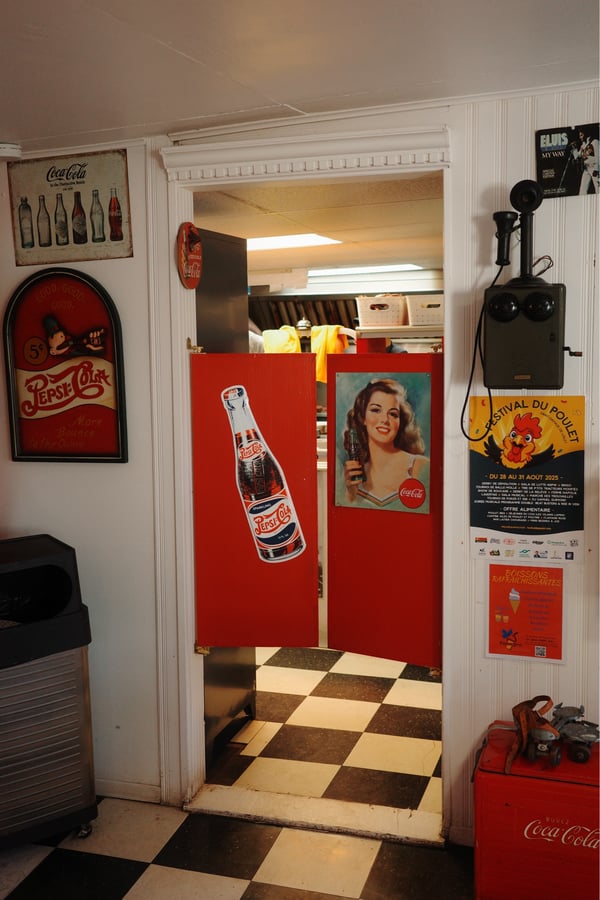 Retro Lunch Spot, Canada