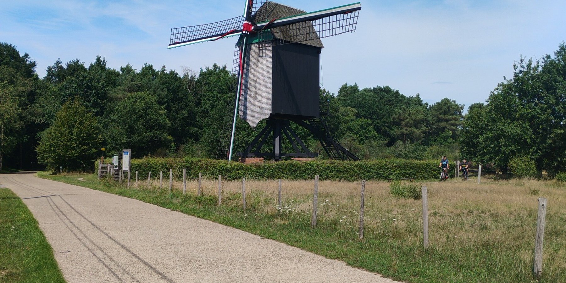 België