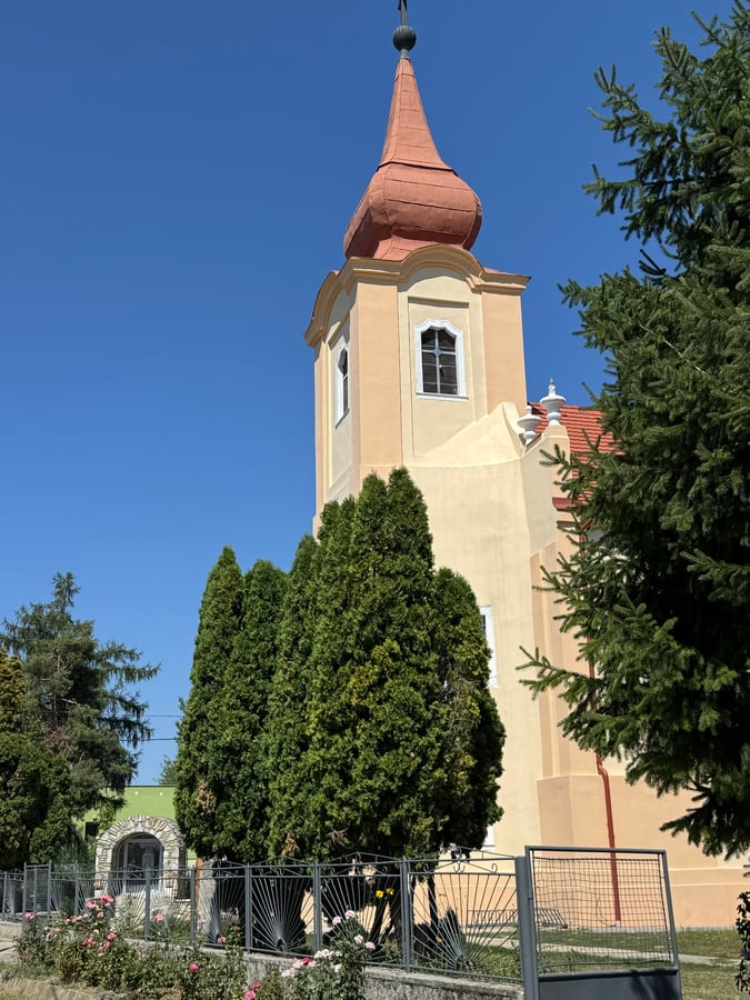 Iglesia de Bese en el sur de Eslovaquia, Eslovaquia