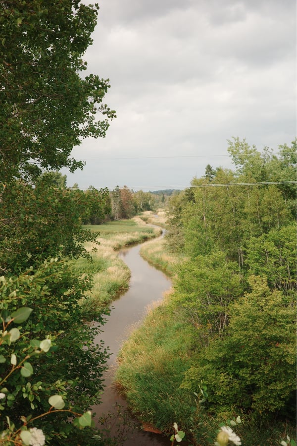 Río sinuoso en las afueras de Charlottetown, Canadá