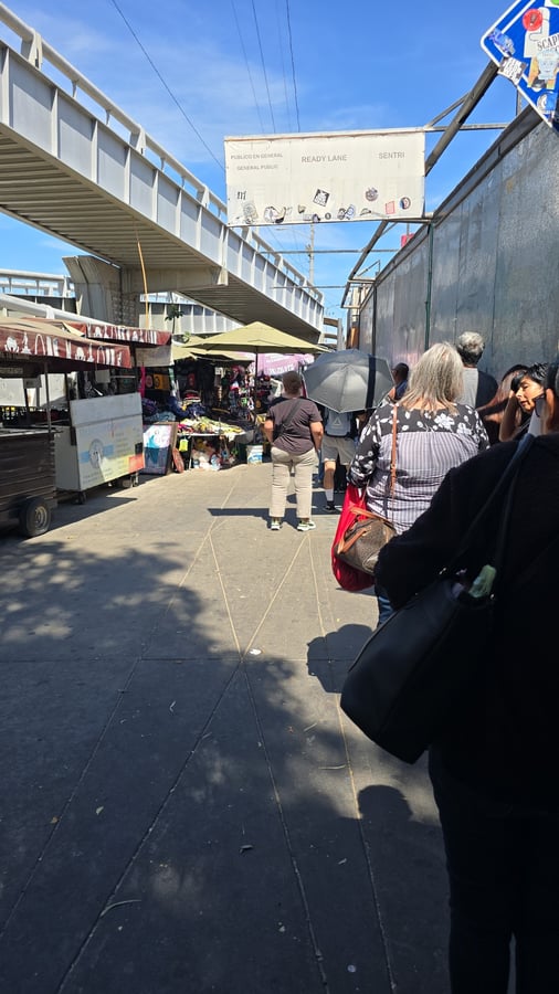 Tijuana - Cruzando la frontera a pie, Estados Unidos