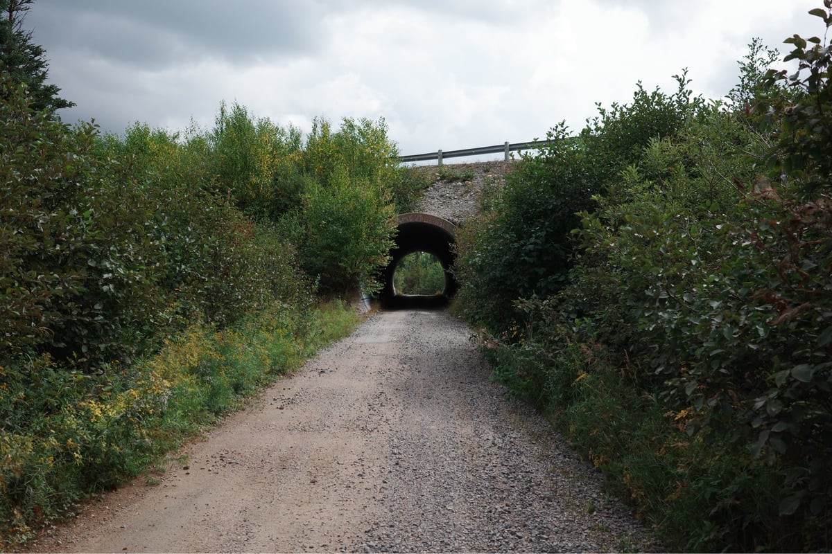 Túnel bajo la autopista, Canadá