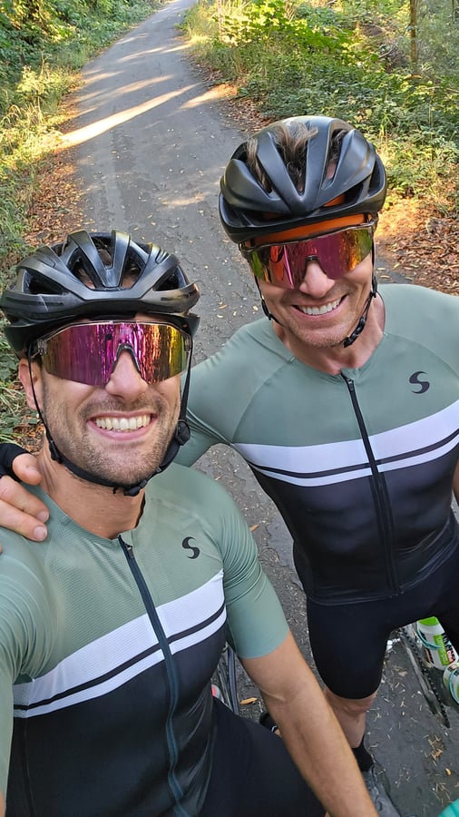 Montar en bicicleta de carreras en zonas rurales, Estados Unidos