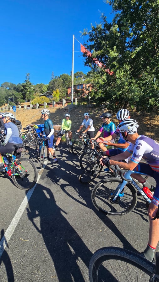 Montar en bicicleta de carreras en zonas rurales, Estados Unidos