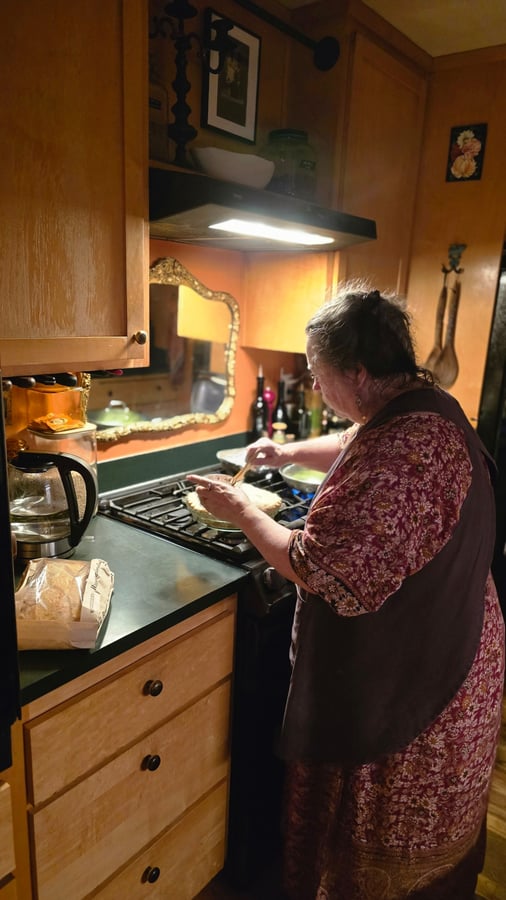 Hideout: Mama Lo", United States