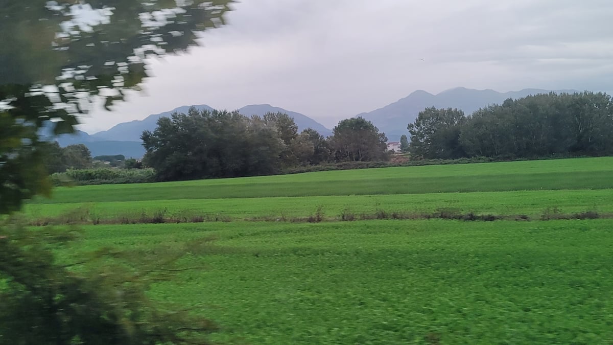 Salir de Tirana, Albania