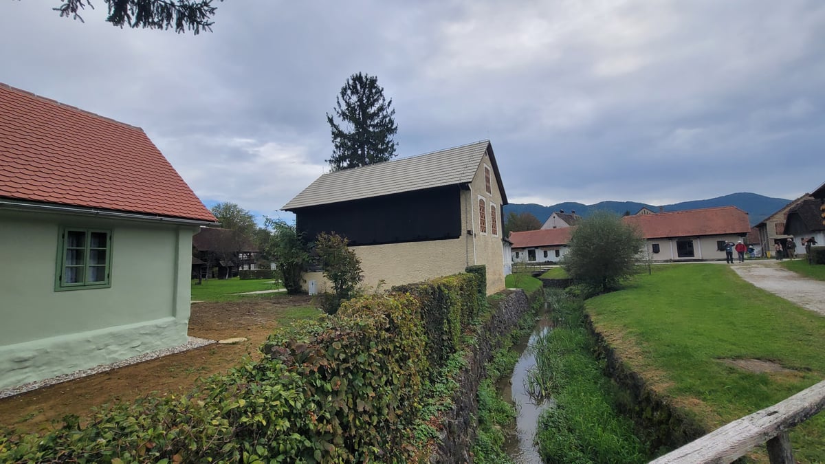 Gruppi di case tradizionali del villaggio, Croazia