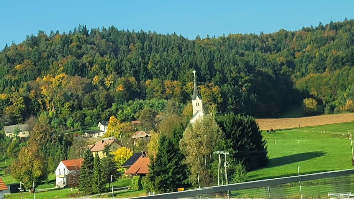 Landschaft auf dem Weg aus Slowenien hinaus, Slowenien
