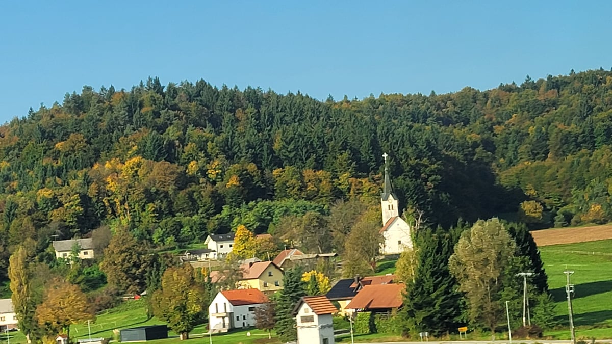 Landschaft auf dem Weg aus Slowenien hinaus, Slowenien
