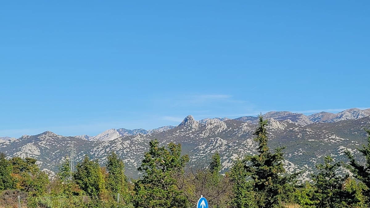 Montagne lontane lungo la strada, Croazia