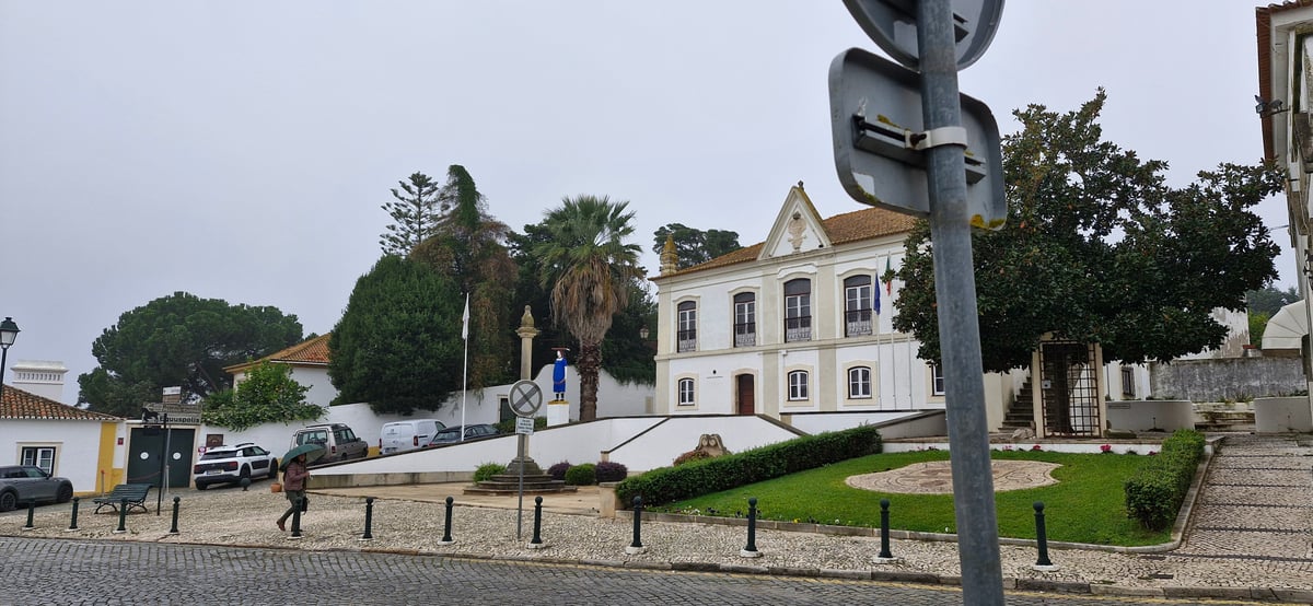 Naked, Portugal