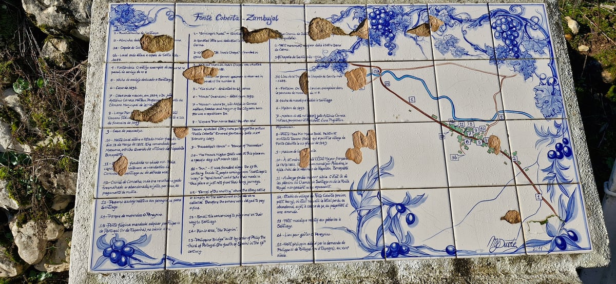 Alte Brücke und Informationstafeln, Portugal