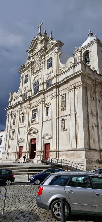 Nouvelle cathédrale et aqueduc, Portugal
