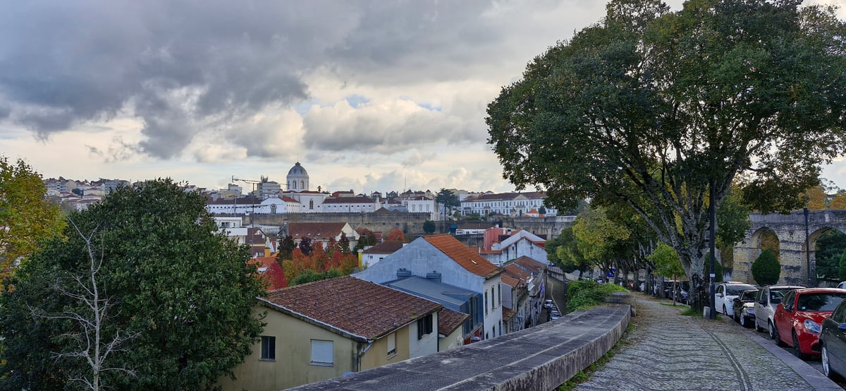 Nouvelle cathédrale et aqueduc, Portugal