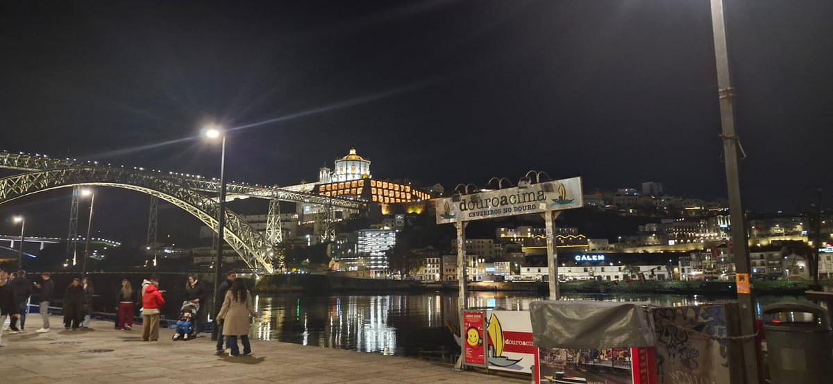 Porto bei Nacht, Portugal