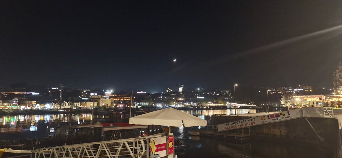 Porto bei Nacht, Portugal