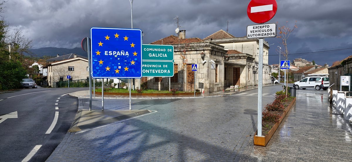 Views And Borders, Spain