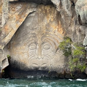Ng&atilde;toroirangi Carving At Mine Bay by Nick
