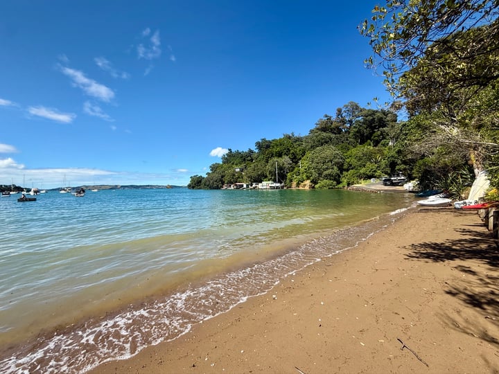 Our Morning Dip Spot - Omiha Bay, Nieuw-Zeeland