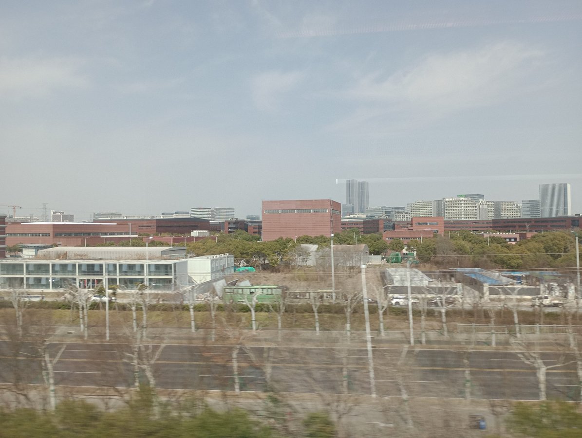 ¡Tren de levitación magnética!, China