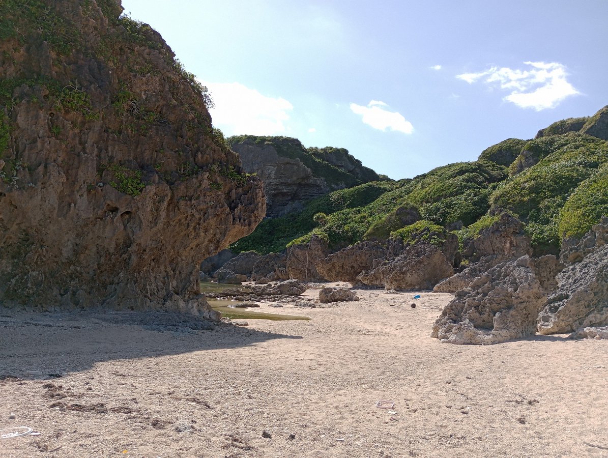Plage près du monument Kenji, Japon