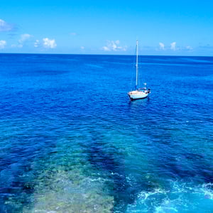 Sailing Makatea - Caves & freediving by Adam