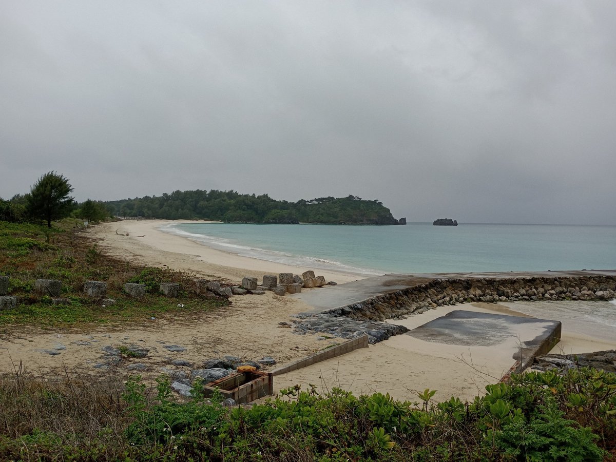 Pause déjeuner tardive à la plage de Tobaru, Japon