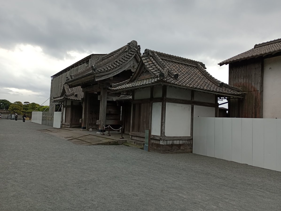Wall, pottery, huge gift shop, main gate, Giappone