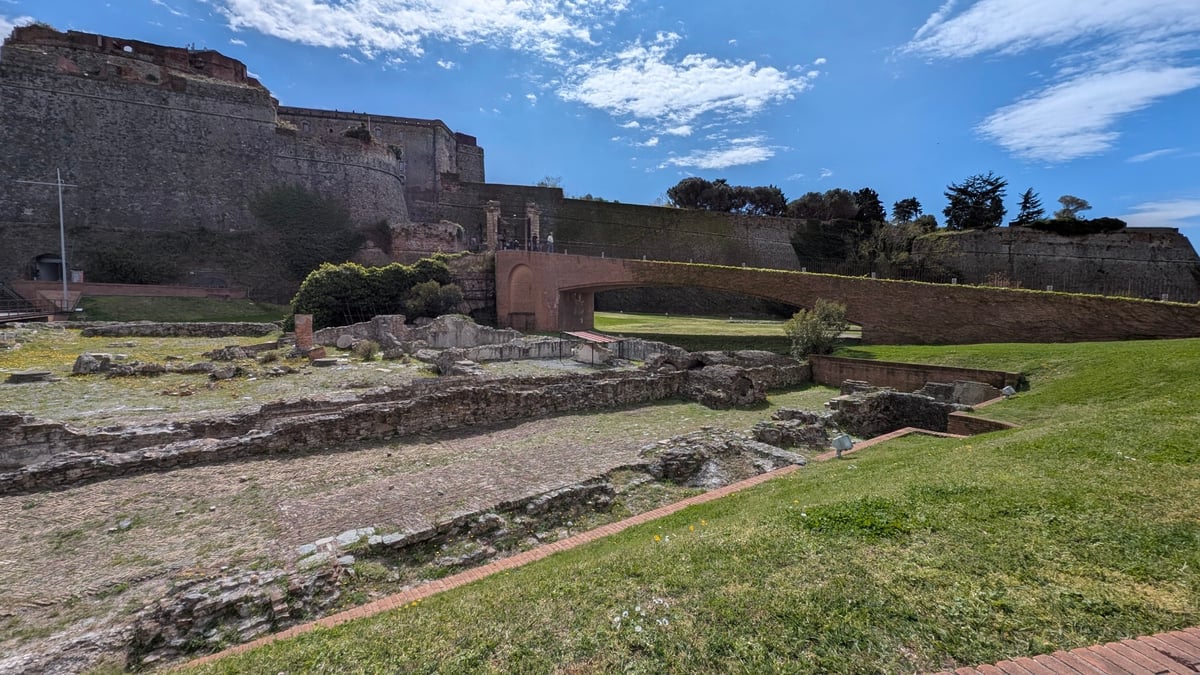 Sarvona Fortress, Italy