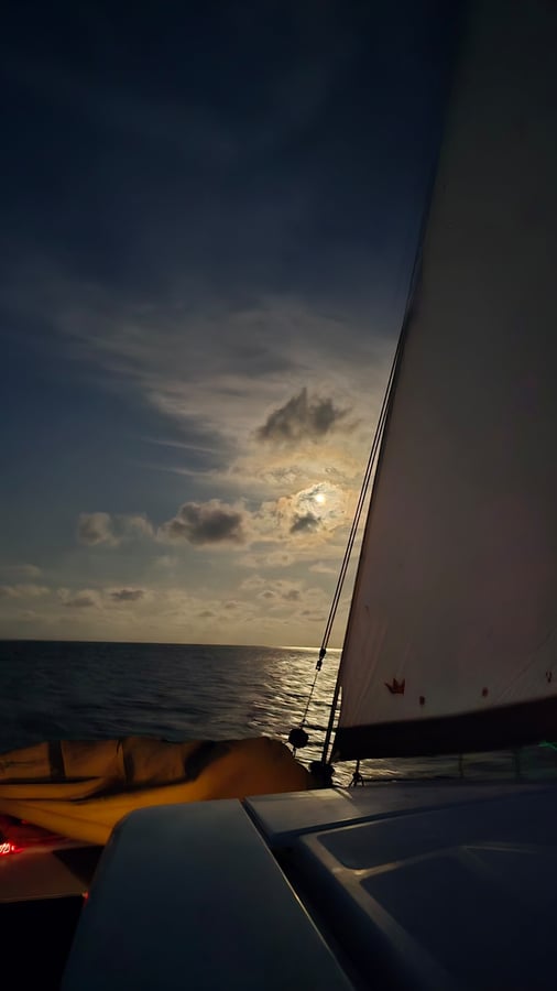 Voile à la pleine lune