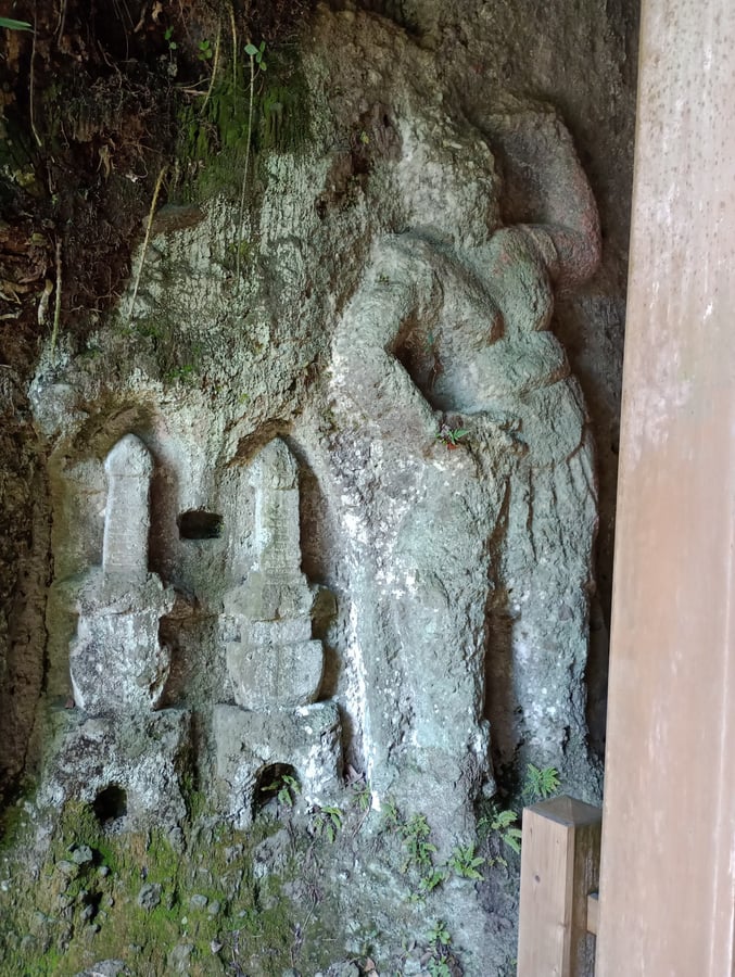 Sculture del Buddha di Ogata orientale, Giappone