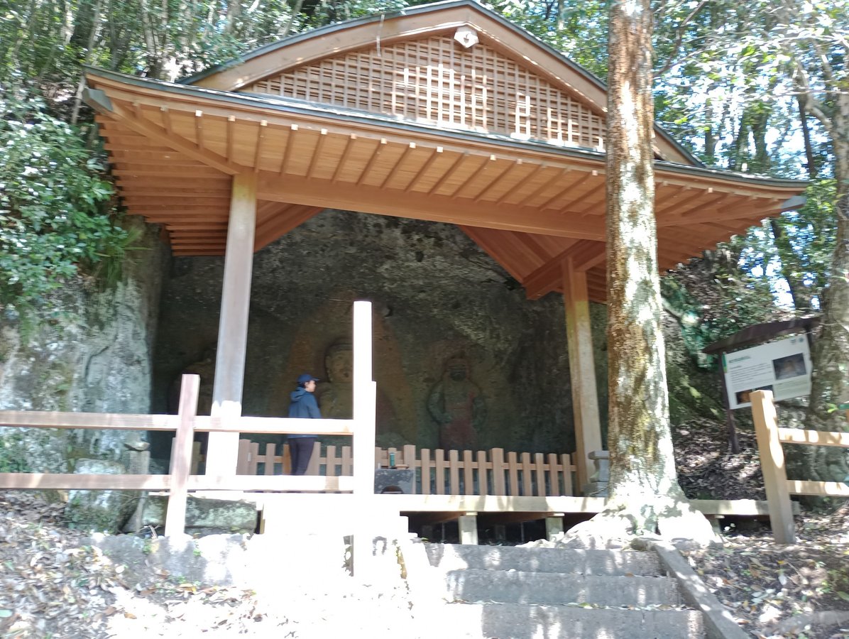 Sculture del Buddha di Ogata orientale, Giappone