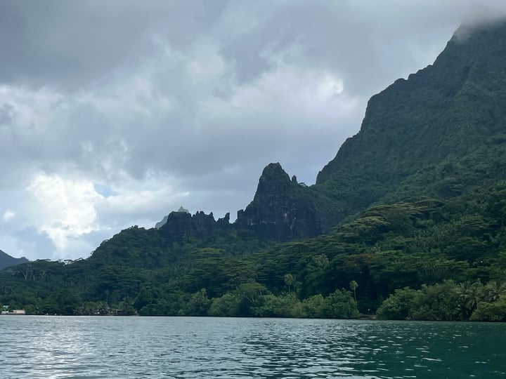 Sailing Moorea | Hiking, surf & treats!, Frans-Polynesië